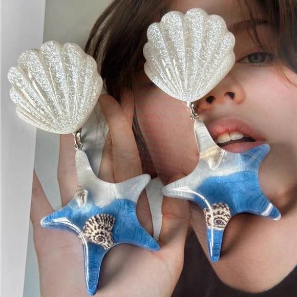 Starfish Shell Earrings - Picture 4 of 5